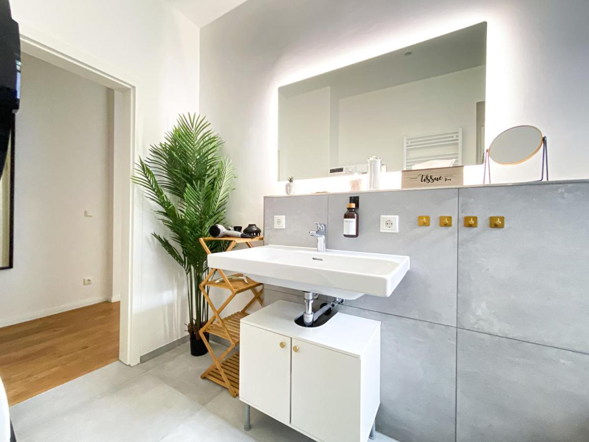 Freundliche Mit Regendusche, Kueche, Waschmaschine&trockner, Tv, Wlan Leipzig